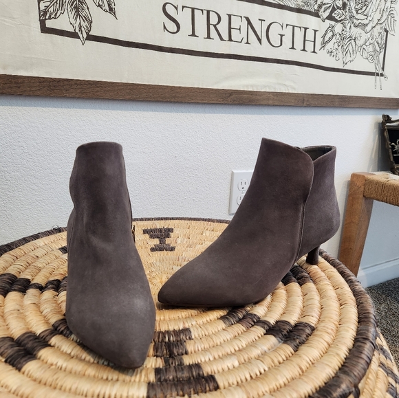 NWOT Rockport Alaiya Plain B Ankle Boot 7, kitten heal bootie - brand new - Picture 2 of 9